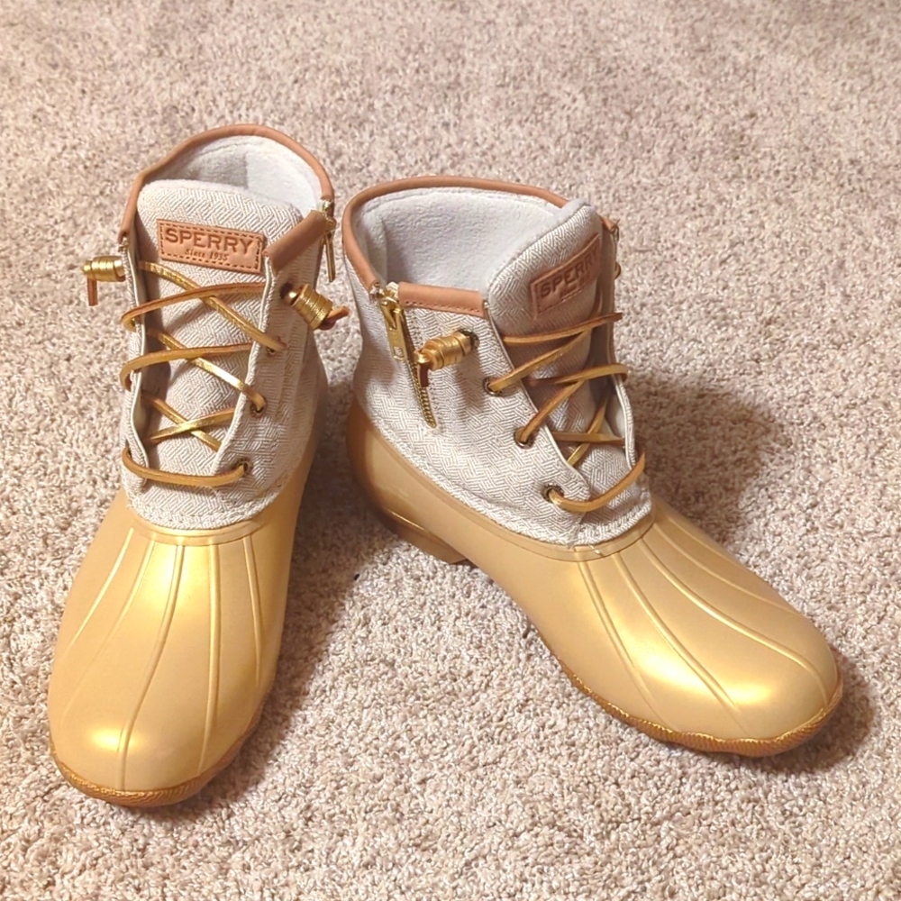 NWT, Sperry, Women's gold saltwater boot, size 9